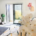 Central Location With Hagley Park View