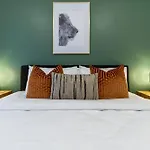 Designer Detailing In The Cbd: 2 Bed 2.5 Bath