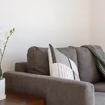 Stylish Brand New Sunny 3Bdrm 3Bth Garage Sleeps 6