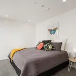 Central City Luxury Apartment Stunning Views Sunny