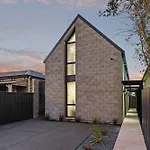 Divine On Derby - Christchurch Holiday Home