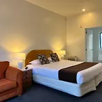 Bush Inn Court Motel