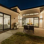 Zenith Escapes Your Quintessential 4Br Haven