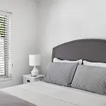 Kaleido Nook Enchanting 3Br Magic On Rugby Street