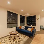 Cashel Grandeur - Luxurious 4-Bedroom Home