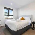 Luxury Apt 2Br W Balcony Parkside Central City