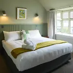 The Elmwood Motel