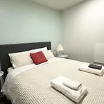 3Brm 3 Bathroom Central Townhouse Free Car Park