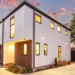 Stylish Rental Merivale - 2Br Home