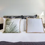 Central Escape On Cashel Street 2 Bed 2 Bath