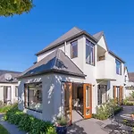 Sunny Family Home On Garden