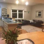 Cashmere Boutique Abode - Whole House