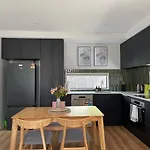 Luxury 2Bed2Bath Standalone Home With Parking