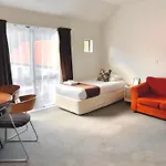 Bush Inn Court Motel