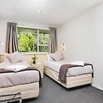 Arthur\'S Court Motor Lodge