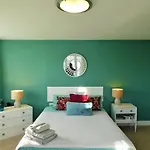 Bnb On Hagley Park, Christchurch Central, A Free Ride To Railway Station
