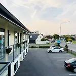 123 Motel