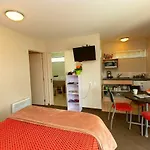Cranford Oak Motel
