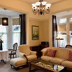 Holly Manor - The Historic Gallery
