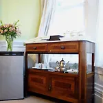 Holly Manor - The Historic Gallery