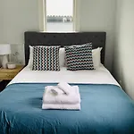 Uptown City Haven - Christchurch Townhouse