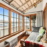 Islay Cottage - Lyttelton Holiday Home