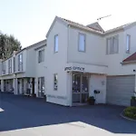 Deans Bush Motel