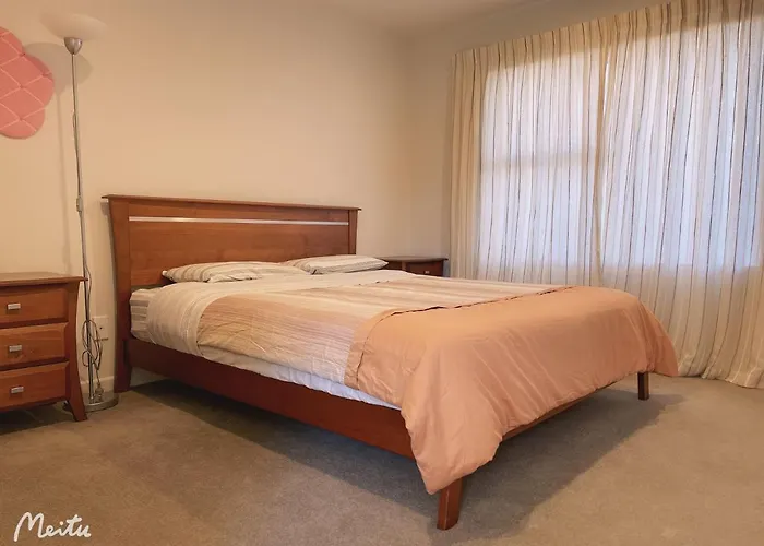 Peaceful Location Close To Airport