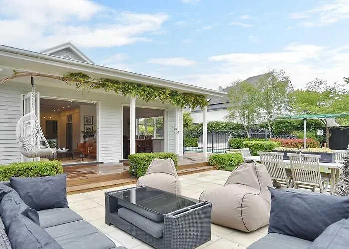 Retreat Villa - Christchurch Holiday Homes