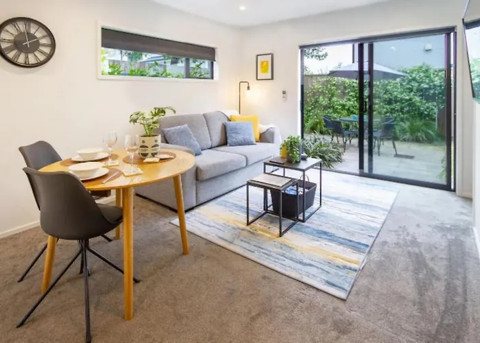 Central City-Urban Oasis 1 Bed 1 Bath W/Sofa Bed