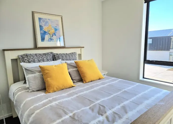 Addington Townhouse With Carpark 8Mins Walk To Hagley Park South