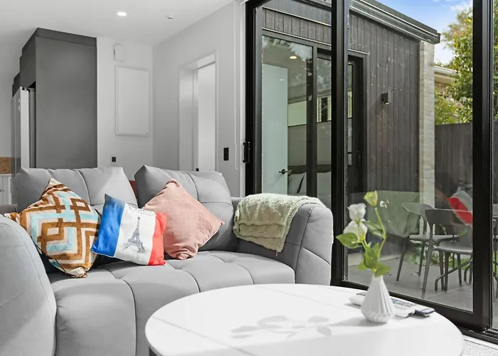 Deluxe Downtown Residence 3 Bed 3 Bath