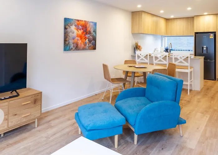 Modern 2 Bed 2 Bath Opposite Hagley Park
