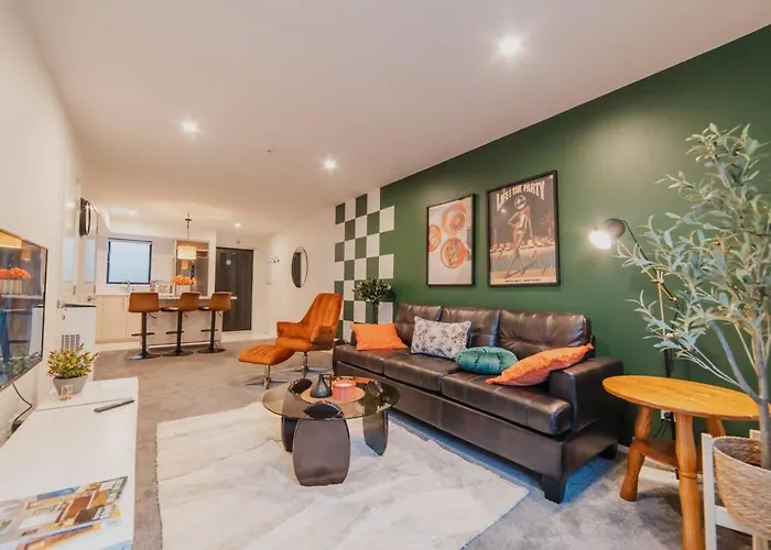 The Riccarton Niche - Sleek 2-Bedroom Urban Pad