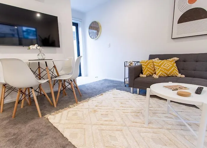 Chic City Apt By Little High