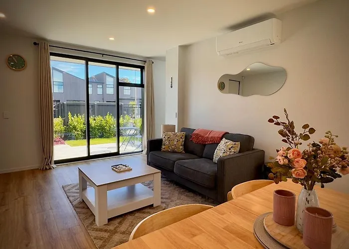 Luxury 2Bed2Bath Standalone Home With Parking