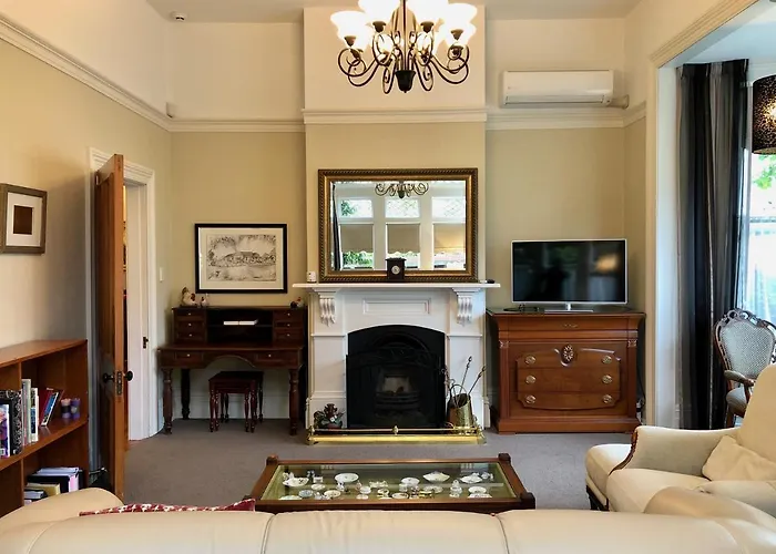Holly Manor - The Historic Gallery