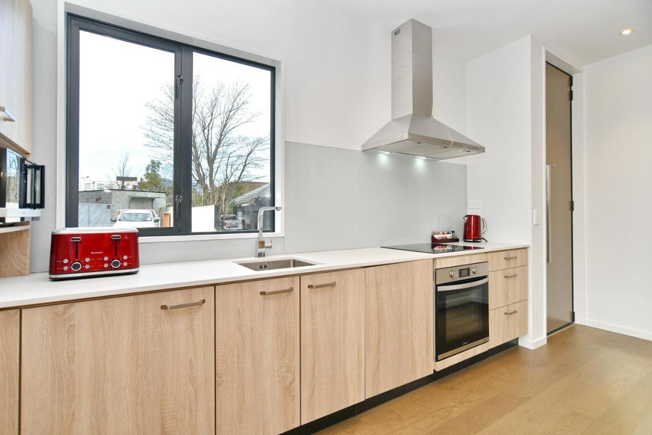 Salisbury Style - Modern - Homes