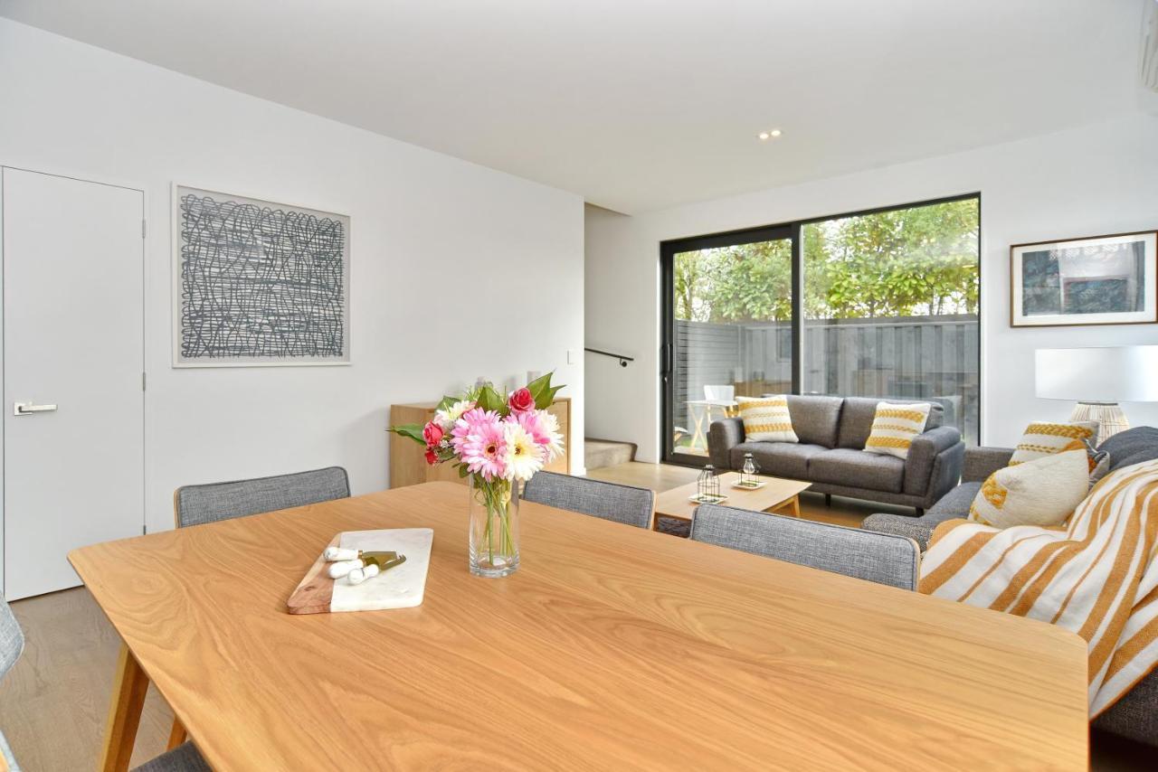 Salisbury Style - Modern - Homes Apartment
