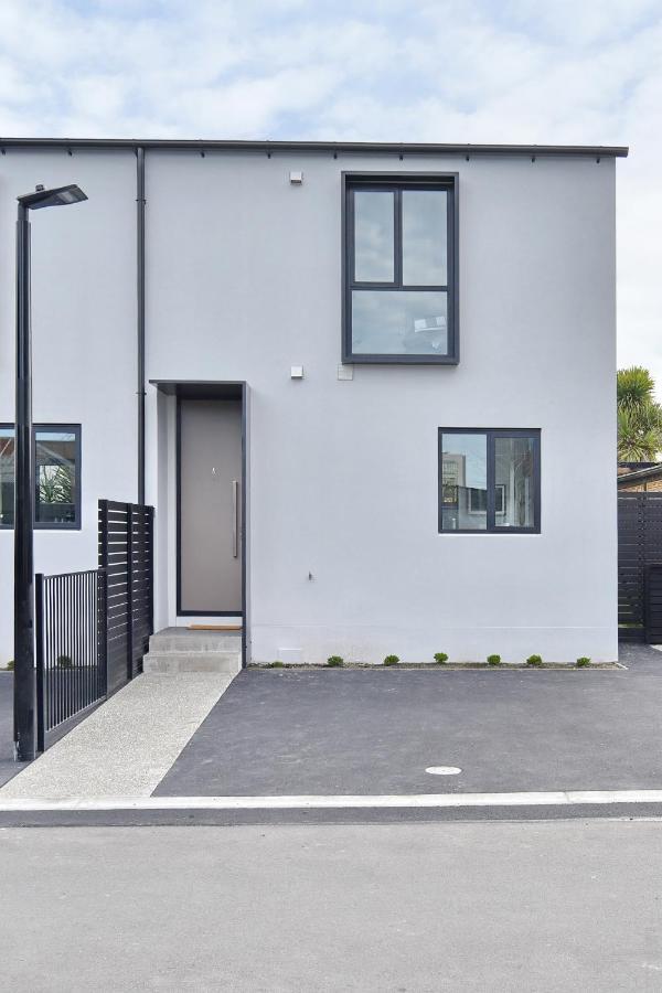 Salisbury Style - Modern - Homes Apartment
