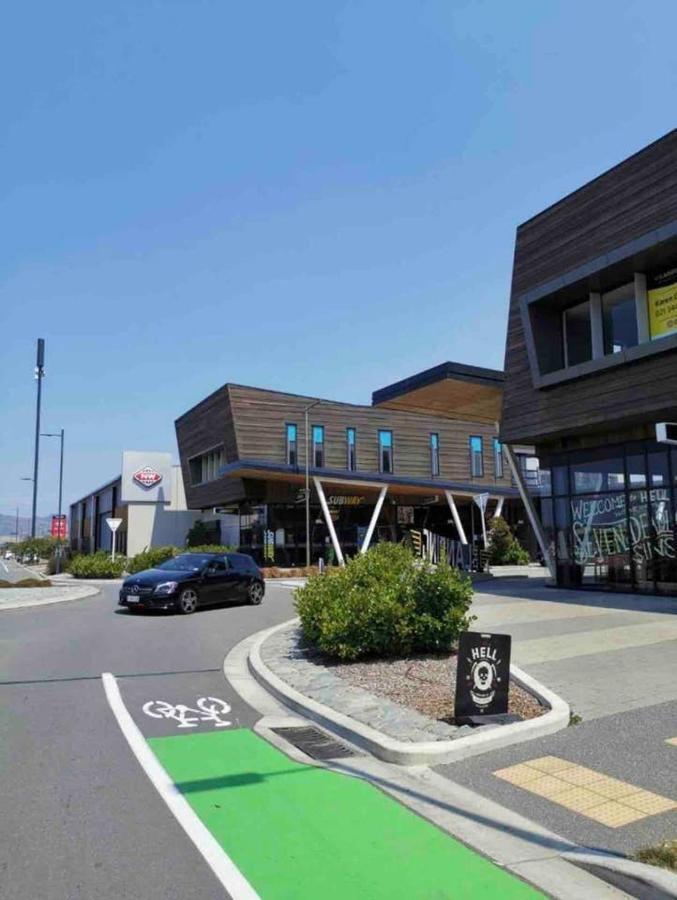 Comfortable Close To Airport Holiday home Christchurch