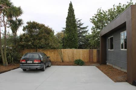 Comfortable Close To Airport Holiday home