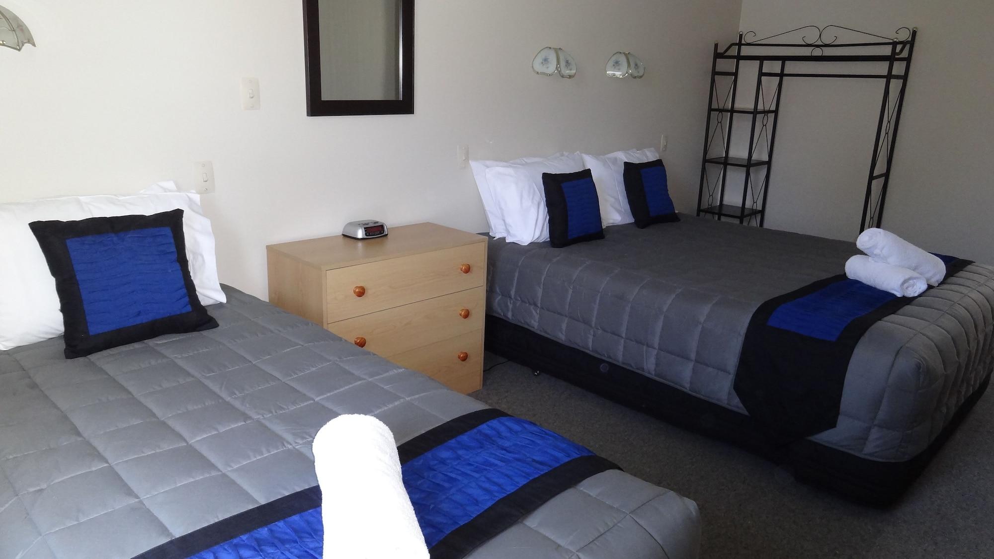 Admiral Motel 3*