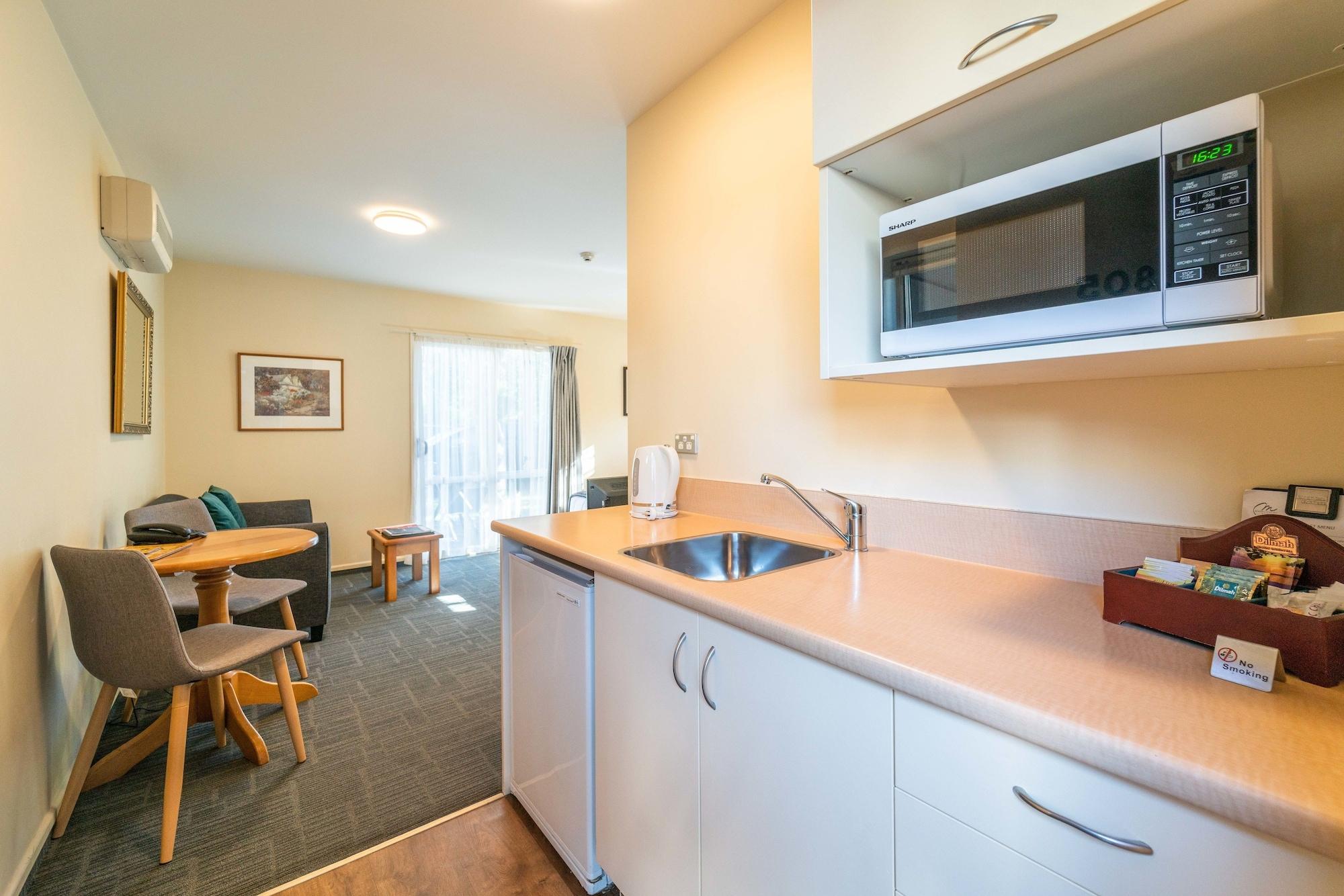 Centre Motel 4*
