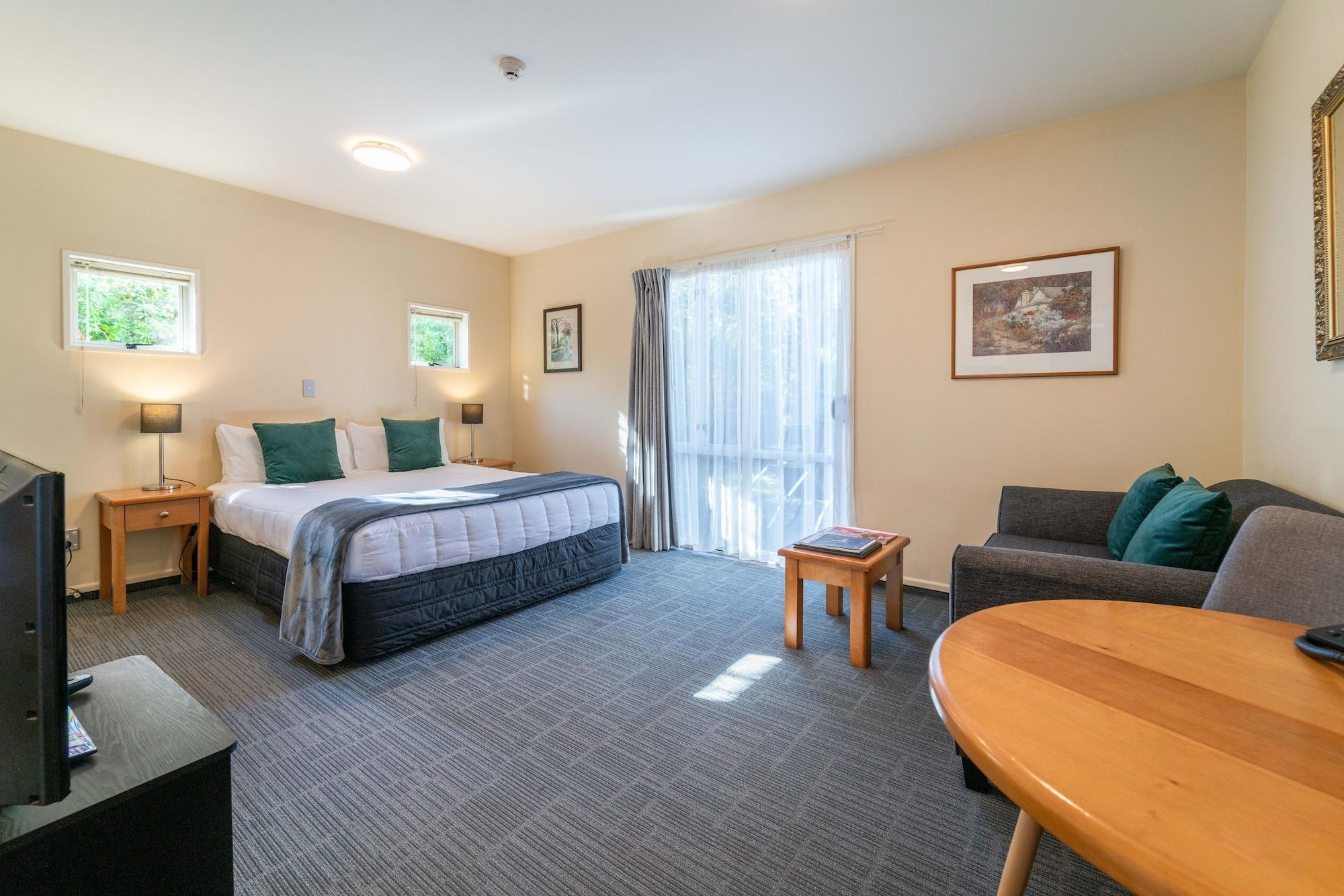 Centre Motel 4*
