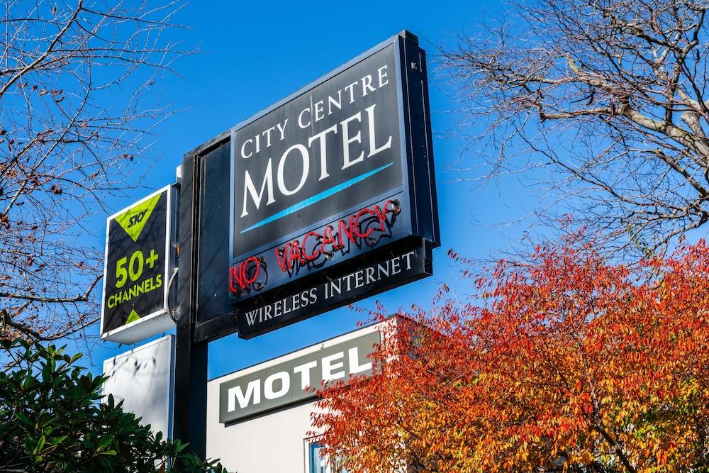 Centre Motel 4*