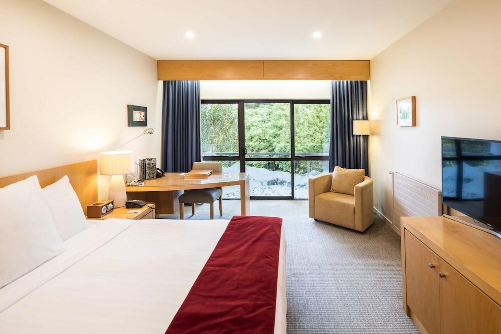 Commodore Airport Hotel 4*