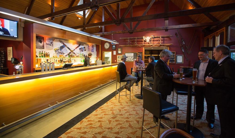 Commodore Airport Hotel 4*