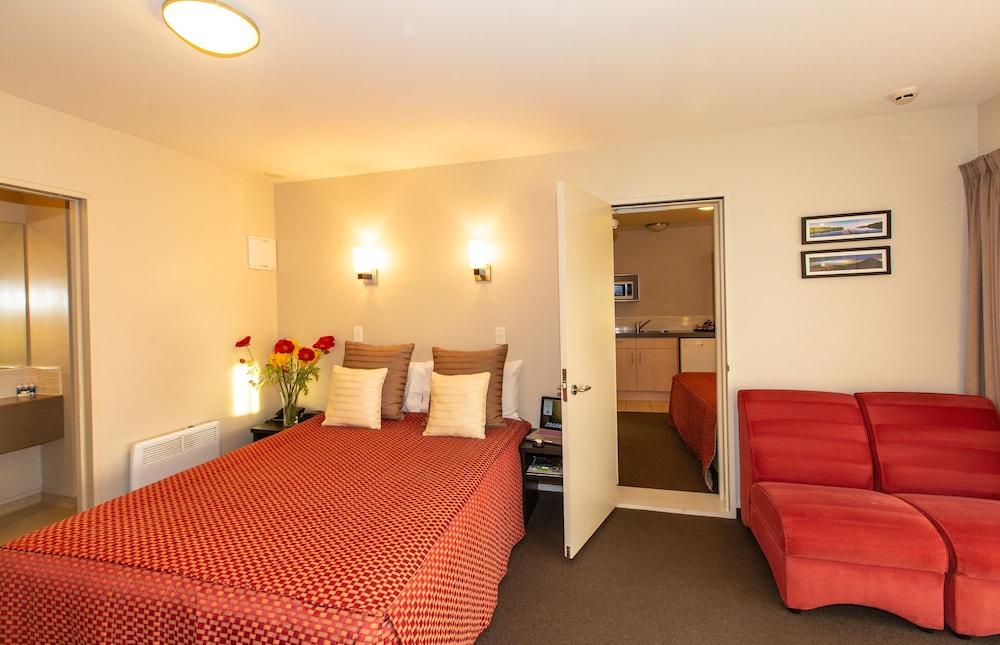 Cranford Oak Motel 4*