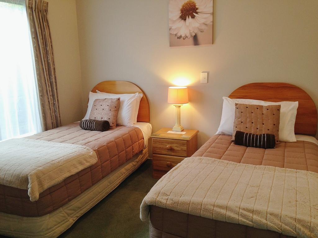 Bush Court 4*